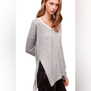 Aritzia Sherbrooke V neck knit sweater